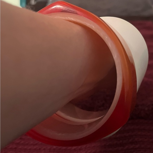 🚫SOLD🚫Vintage Bangles One Ivory and One Orange. - Picture 9 of 9